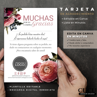 Manos sosteniendo tarjeta floral de agradecimiento editable en Canva con flores rosadas y diseño femenino moderno para pequeños negocios. Descarga digital instantánea ideal para empaques y pedidos de clientes. / Hands holding an editable floral thank you card in Canva with pink flowers and modern feminine design for small businesses. Instant digital download ideal for packaging and customer orders.
