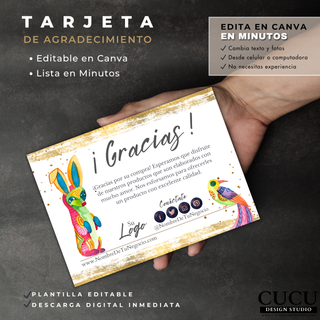 Mano sosteniendo tarjeta de agradecimiento editable en Canva con diseño artístico boho, ilustraciones coloridas, espacio para logo y redes sociales, plantilla digital lista para personalizar en minutos. / Hand holding an editable Canva thank you card with artistic boho design, colorful illustrations, logo and social media space, digital template ready to customize in minutes.