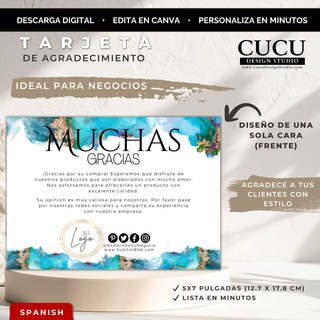Tarjeta de agradecimiento editable en Canva para pequeños negocios con diseño elegante en tonos turquesa, blanco y dorado. La tarjeta tamaño 5x7 pulgadas incluye texto personalizable, logo y redes sociales, presentada sobre una base moderna con estilo minimalista y descarga digital instantánea. / Editable Canva thank you card for small businesses featuring an elegant turquoise, white, and gold design. The 5x7 inch card includes customizable text, logo, and social media icons, displayed on a modern minimalis