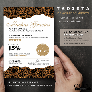 Tarjeta de agradecimiento estilo leopardo sostenida en mano, diseño elegante editable en Canva con espacio para logo, código de descuento y redes sociales, ideal para branding de negocios / Leopard style thank you card held in hand, elegant Canva editable design with space for logo, discount code and social media, perfect for business branding
