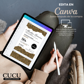 Plantilla editable de tarjeta de agradecimiento para negocio mostrada en una tablet sostenida en la mano, con diseño elegante de leopardo en tonos beige, negro y marrón. La pantalla muestra la edición en Canva, destacando la facilidad de personalización desde celular, computadora o tablet. Incluye mensaje de “Muchas Gracias”, espacio para logo, redes sociales y código de descuento. Ideal para pequeños negocios que buscan una imagen profesional y moderna con descarga digital inmediata. 