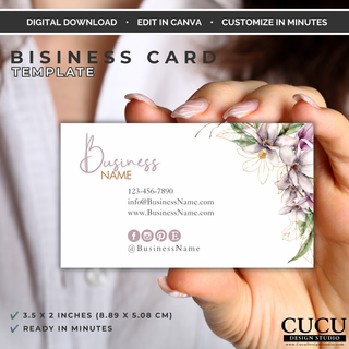 Professional floral business card Canva template displayed in hand mockup with customizable contact information. / Plantilla profesional de tarjeta de presentación floral en Canva mostrada en una mano con información de contacto personalizable.