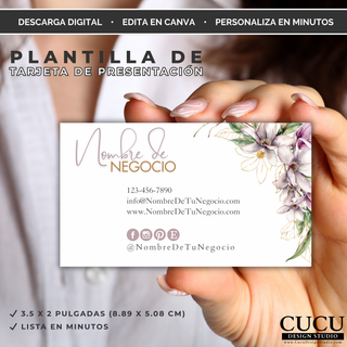 Tarjeta de presentación editable sostenida en mano mostrando diseño floral femenino para branding de negocios. / Editable business card held in hand featuring feminine floral branding design.