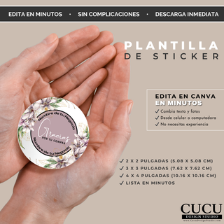 Sticker floral editable mostrado en mano con diseño minimalista para empaques y pequeños negocios. / Editable floral sticker displayed in hand with minimalist design for packaging and small businesses.