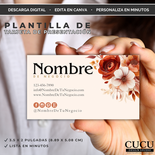 Tarjeta de presentación floral editable en Canva mostrada en una mano. Diseño profesional con flores cálidas y espacio para información de negocio y redes sociales. / Floral editable Canva business card displayed in a hand. Professional design with warm flowers and space for business information and social media.