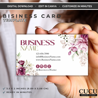 Professional floral business card template displayed in hand with editable contact details and elegant pink flower accents. / Plantilla profesional de tarjeta de presentación mostrada en una mano con información editable y elegantes flores rosas.