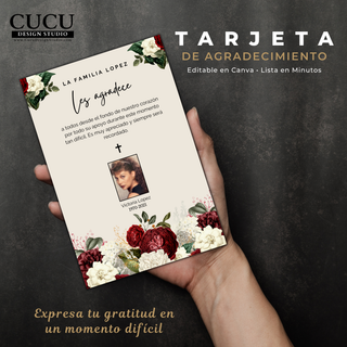 Tarjeta funeraria de agradecimiento en mano, diseño elegante floral rojo y crema, editable en Canva, ideal para expresar gratitud en momentos difíciles. / Funeral thank you card held in hand, elegant red and cream floral design, editable in Canva, perfect for expressing gratitude.