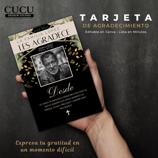 Tarjeta de agradecimiento funeraria en mano mostrando diseño negro y dorado elegante con foto del ser querido, ideal para imprimir o compartir digitalmente / Funeral thank you card held in hand showing elegant black and gold design with loved one photo, perfect for printing or digital sharing
