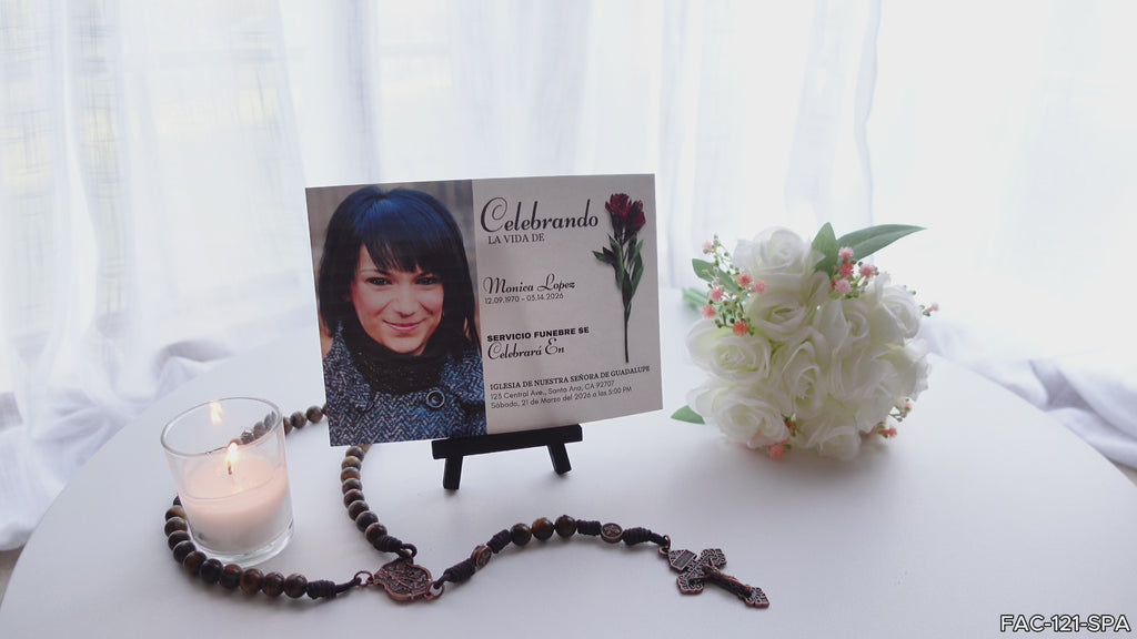 Invitación de funeral elegante en español con foto personalizada, diseño Canva editable 5x7 con vela, rosario y flores blancas, estilo religioso católico, descarga digital inmediata, fácil de editar e imprimir en casa para homenajes con amor / Elegant Spanish funeral invitation with photo, editable Canva template 5x7 featuring candle, rosary and white flowers, Catholic memorial design, instant download, easy to customize and print at home for meaningful tribute