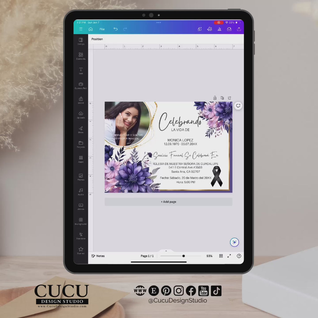 Plantilla de invitación funeral en Canva mostrada en tablet, fácil de editar desde celular o computadora, acceso inmediato después de la compra, diseño floral elegante en tonos morados / Funeral invitation Canva template shown on tablet, easy to edit on phone or computer, instant access after purchase, elegant purple floral design