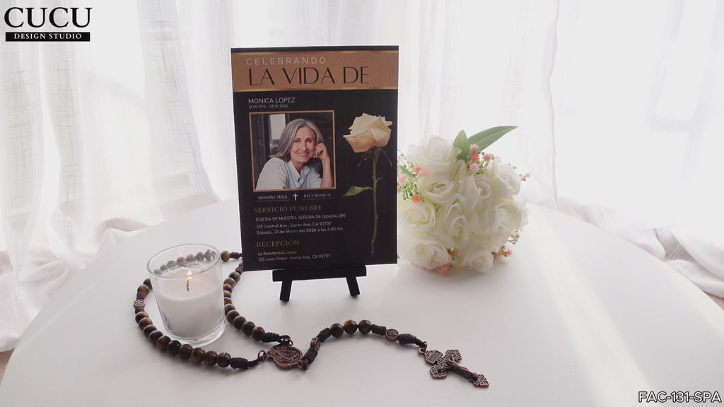 Invitación de funeral elegante negro y dorado con rosa blanca en exhibición sobre mesa con vela y rosario, plantilla editable en Canva tamaño 5x7, descarga digital instantánea, diseño para celebrar la vida / Elegant black and gold funeral invitation with white rose displayed on table with candle and rosary, editable Canva template size 5x7, instant digital download, celebration of life memorial design