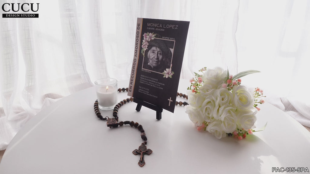 Invitación de funeral elegante en negro con flores blancas y vela encendida, diseño memorial con rosario y arreglo floral, plantilla editable en Canva fácil de usar, descarga digital instantánea para honrar a un ser querido / Elegant black funeral invitation with white flowers and lit candle, memorial design with rosary and floral arrangement, easy to edit Canva template, instant digital download to honor a loved one