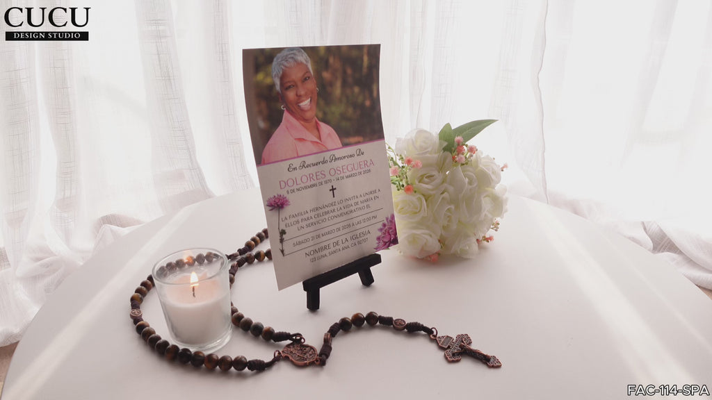 Invitación de funeral editable en Canva en español con diseño elegante, incluye foto, flores blancas, vela encendida y rosario, ideal para homenaje religioso y memorial personalizado / Editable Spanish funeral invitation Canva template with elegant design, includes photo, white flowers, lit candle and rosary, perfect for religious tribute and personalized memorial