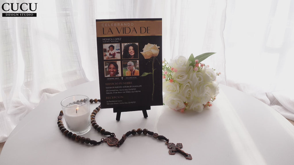 Invitación de funeral elegante en exhibición con vela, rosario y flores blancas, diseño negro y dorado con collage de fotos, plantilla editable en Canva ideal para honrar la memoria de un ser querido / Elegant funeral invitation displayed with candle, rosary and white flowers, black and gold design with photo collage, editable Canva template perfect to honor a loved one