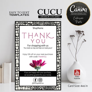Pink floral thank you card template for small businesses featuring a flower illustration, discount code section, social media icons, and editable Canva design in a 4x6-inch format.

ES: Plantilla de tarjeta de agradecimiento floral rosa para pequeños negocios con ilustración de flor, sección para código de descuento, iconos de redes sociales y diseño editable en Canva en formato de 4x6 pulgadas.
