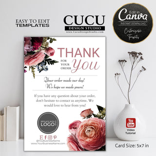 Blush floral thank you card template featuring pink ranunculus flowers, elegant typography, customizable logo space, social media icons, and an editable Canva design for small businesses.

ES: Plantilla de tarjeta de agradecimiento floral en tonos blush con flores de ranúnculo rosadas, tipografía elegante, espacio personalizable para logotipo, iconos de redes sociales y diseño editable en Canva para pequeños negocios.